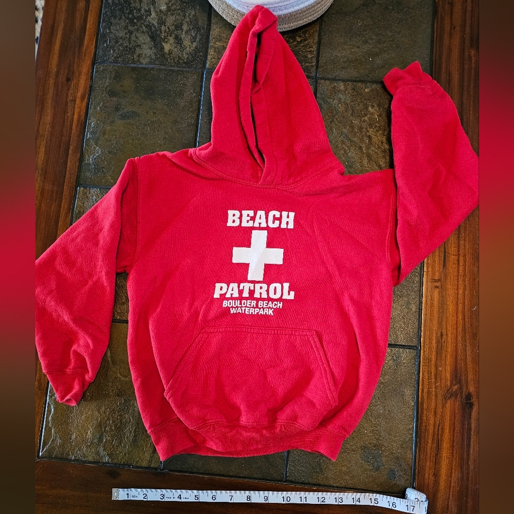 Youth hooded sweatshirt, size small, gildan red hooded sweatshirt